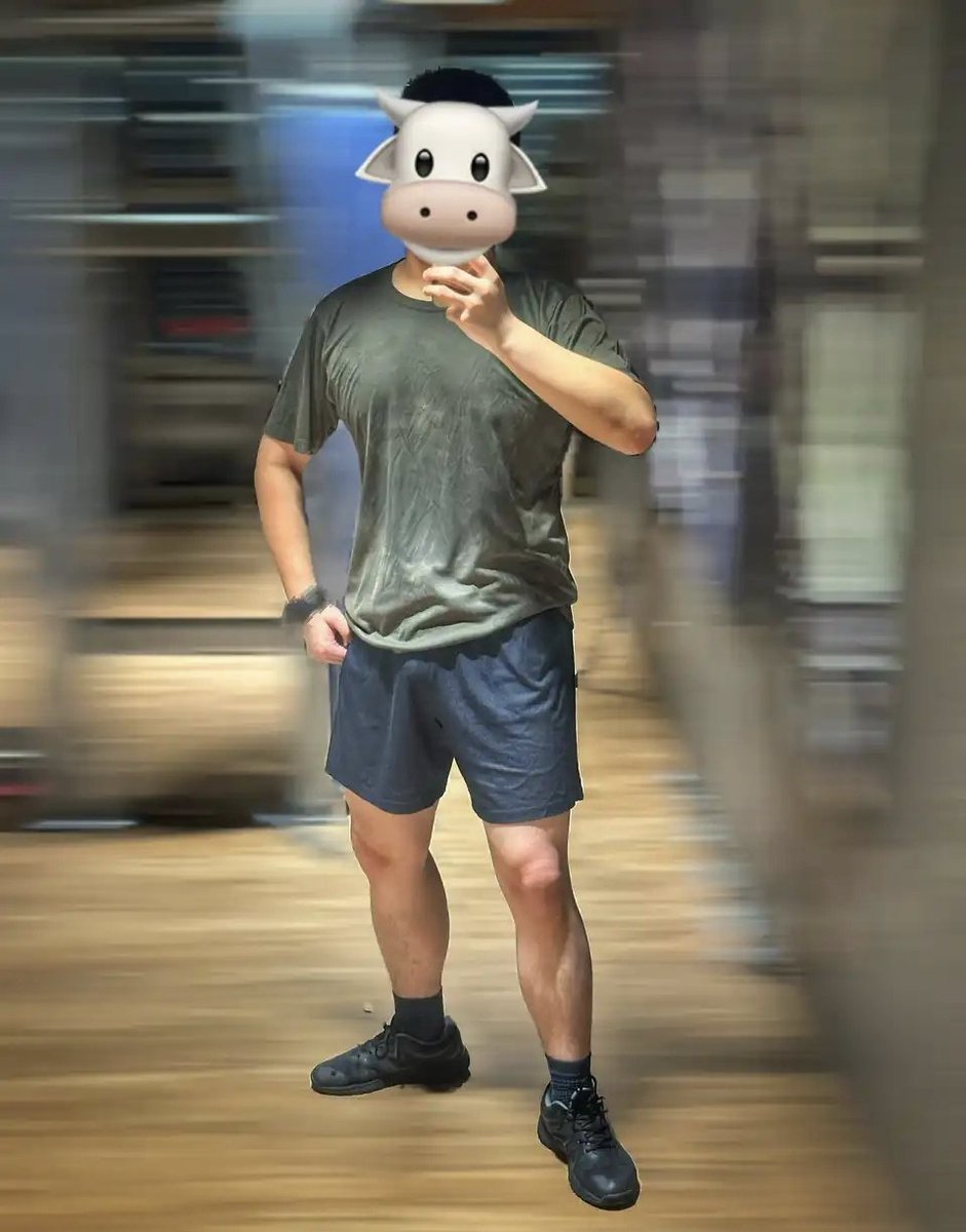 baozao3223's tweet photo. 你要让狗奴臣服在你胯下，你的双腿就要为他遮风挡雨。你要让狗奴带锁，你就要把他调教到比射精更爽。你要让狗奴无脑服从，你就要给他无脑执行的安全感。你要让狗奴以你为中心，你就要赋予他作为狗的存在意义。你要让狗奴被你圈养，你就要让他没有经济生活上的后顾之忧。 神不仅接受供奉，也保佑信徒。 https://t.co/gLgWfrgtFg
