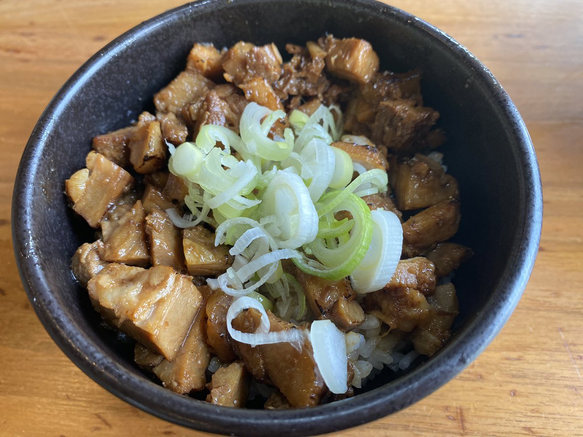 豚ラボ
・豚骨魚介ラーメン
・あぶりチャーシュー丼

麺やまだ行こうと思って来たら店変わってた、、
あんまり期待してなかったけど結構美味しかった