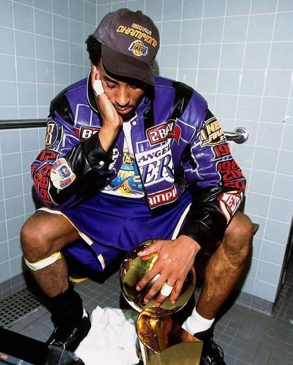 culturejpg's tweet photo. Kobe Bryant after winning the NBA Championship in 2001 https://t.co/VTcl2r5QRs