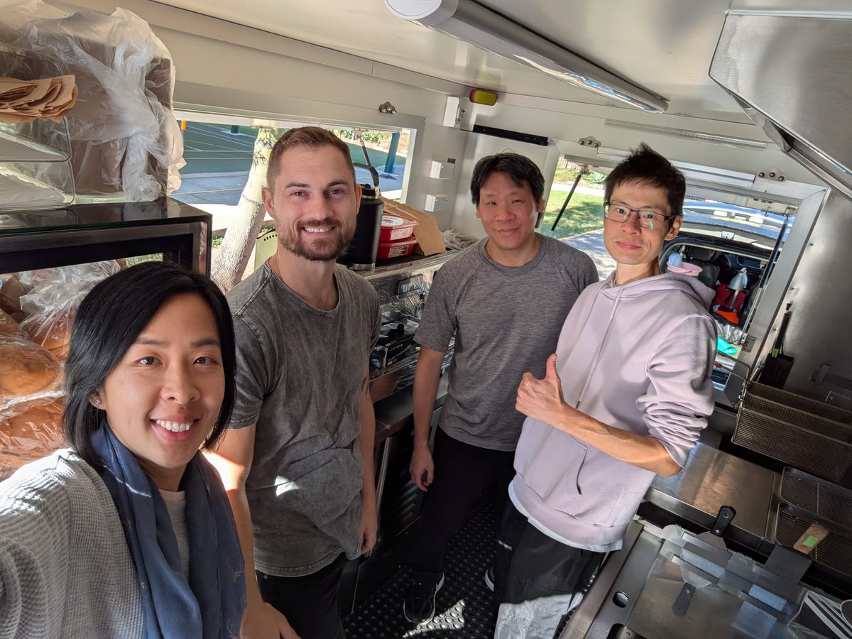 dirfingkitchen's tweet photo. A big thank you to @geniusabacusaus for having us yesterday — it was a fruitful collaboration!

Shoutout to our amazing friends who supported us working in our snug trailer. We couldn’t have done it without you!

#dirtyfingerskitchen #dfk #stickyfingershappytummy https://t.co/wK8CwjauUE