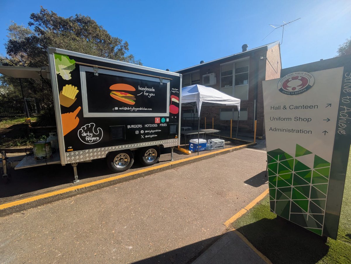 dirfingkitchen's tweet photo. A big thank you to @geniusabacusaus for having us yesterday — it was a fruitful collaboration!

Shoutout to our amazing friends who supported us working in our snug trailer. We couldn’t have done it without you!

#dirtyfingerskitchen #dfk #stickyfingershappytummy https://t.co/wK8CwjauUE