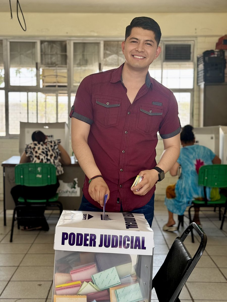 Brandonpereztrc's tweet photo. ¡Feliz por participar en la elección del nuevo Poder Judicial!

Es un día histórico, por primera vez será el pueblo quien elija a los impartidores de justicia de nuestro país.🇲🇽 https://t.co/dmuBJwElN3