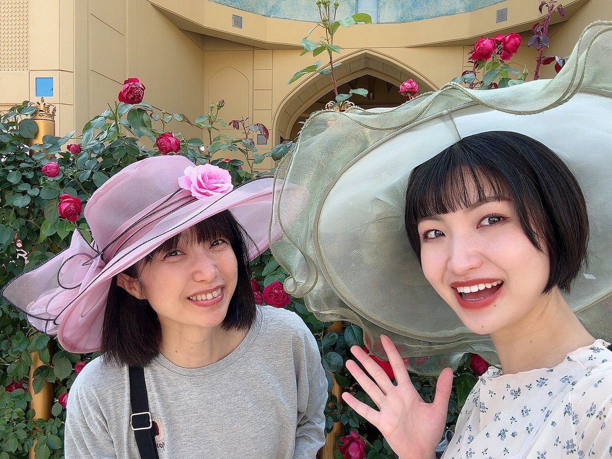 【少し遅めの母の日プレゼント】

バラ園 → ランチ → 温泉の王道ゴールデンコース🌹🍽♨️

「いい娘投稿しといて!!」

との圧にて投稿ꉂ🤣𐤔

来年はもっとバージョンアップ？（※たぶん）