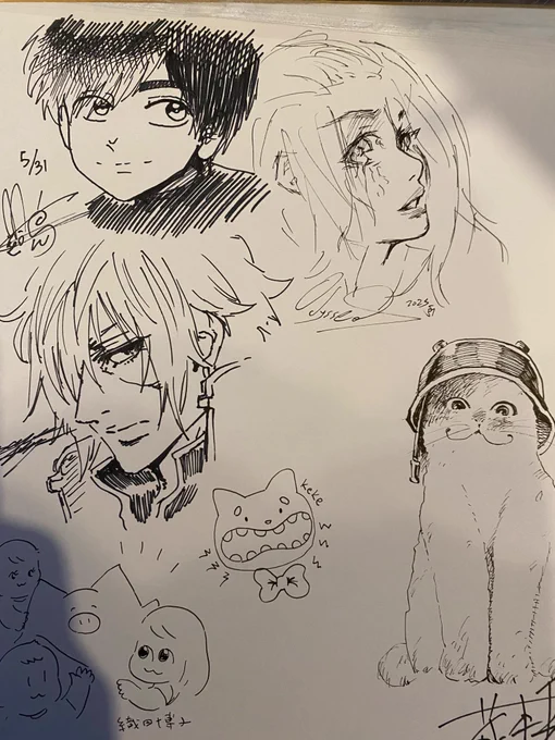 🇬🇷🇨🇾🇫🇷等、多国籍なマンガ家先生たちが我が家に集合しました〜!
みんなの絵が好み&amp;カッコ良すぎて震えた。色紙が豪華すぎる✨

蔵本千夜先生 @kobayashi_niki 
Odysseas Theodoratos  instagram@mangaka_ody 
堂島ジャイロ先生 @Doujima_Gyro 
ジョリス•ブアイエ先生 instagram@boyerjorys 
