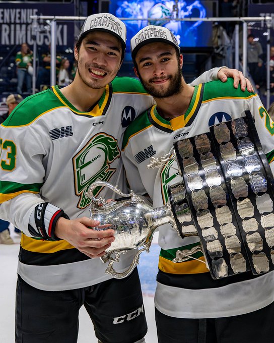 William Nicholl and Sam O'Reilly hold the Memorial Cup 