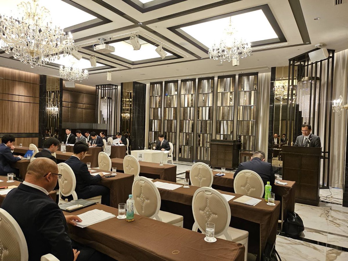 H_SEINENBU's tweet photo. 令和7年度の定時総会を開催いたしました。宮城県警備業会 青年部の方もお招きし滞りなく総会案件のご承認をいただきました。その後、意見交換会を開催して来賓の方と現役会員そして卒業される会員と入会された会員と共に交流を深めました。
#北海道警備業協会 #青年部会 #警備員 #青年部 #総会 https://t.co/LiD8un7XCl