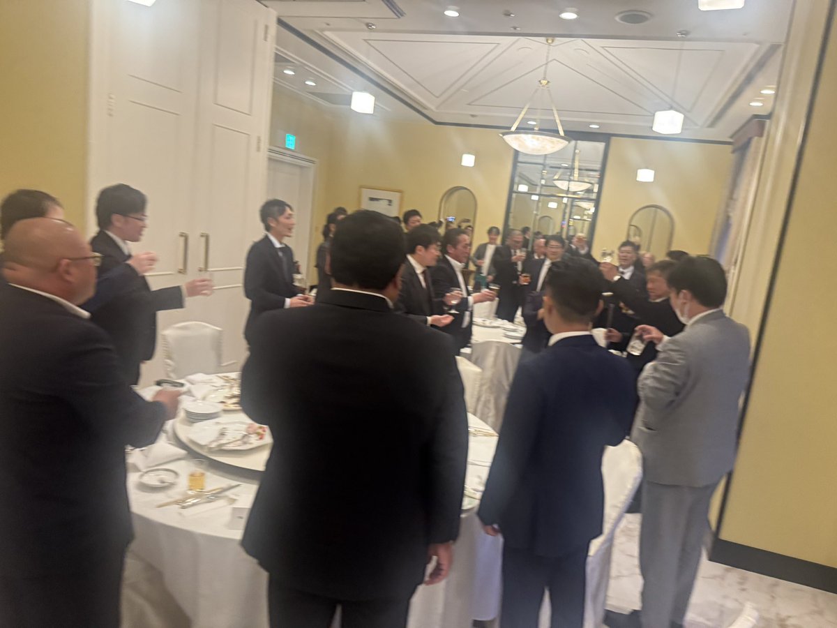 H_SEINENBU's tweet photo. 令和7年度の定時総会を開催いたしました。宮城県警備業会 青年部の方もお招きし滞りなく総会案件のご承認をいただきました。その後、意見交換会を開催して来賓の方と現役会員そして卒業される会員と入会された会員と共に交流を深めました。
#北海道警備業協会 #青年部会 #警備員 #青年部 #総会 https://t.co/LiD8un7XCl