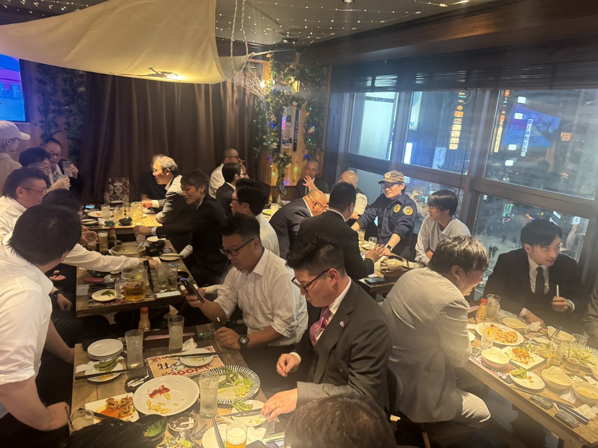 H_SEINENBU's tweet photo. 令和7年度の定時総会を開催いたしました。宮城県警備業会 青年部の方もお招きし滞りなく総会案件のご承認をいただきました。その後、意見交換会を開催して来賓の方と現役会員そして卒業される会員と入会された会員と共に交流を深めました。
#北海道警備業協会 #青年部会 #警備員 #青年部 #総会 https://t.co/LiD8un7XCl