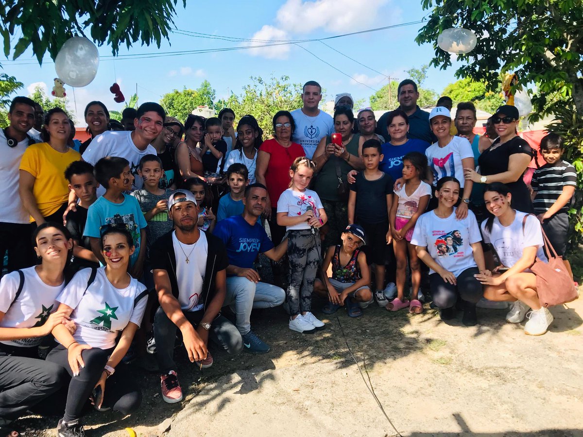 GemaLLilianG03's tweet photo. 🥰La #FEUPinareña disfrutó de un extraordinario día, lleno de risas😁 y alegría😊, junto a los más pequeños de casa👦👧
¡¡Feliz día de la Infancia!! 🥳🥰❤
#FeuUCMPinar
#FeuUPR
#InfanciaFeliz https://t.co/gEleu1DCgv