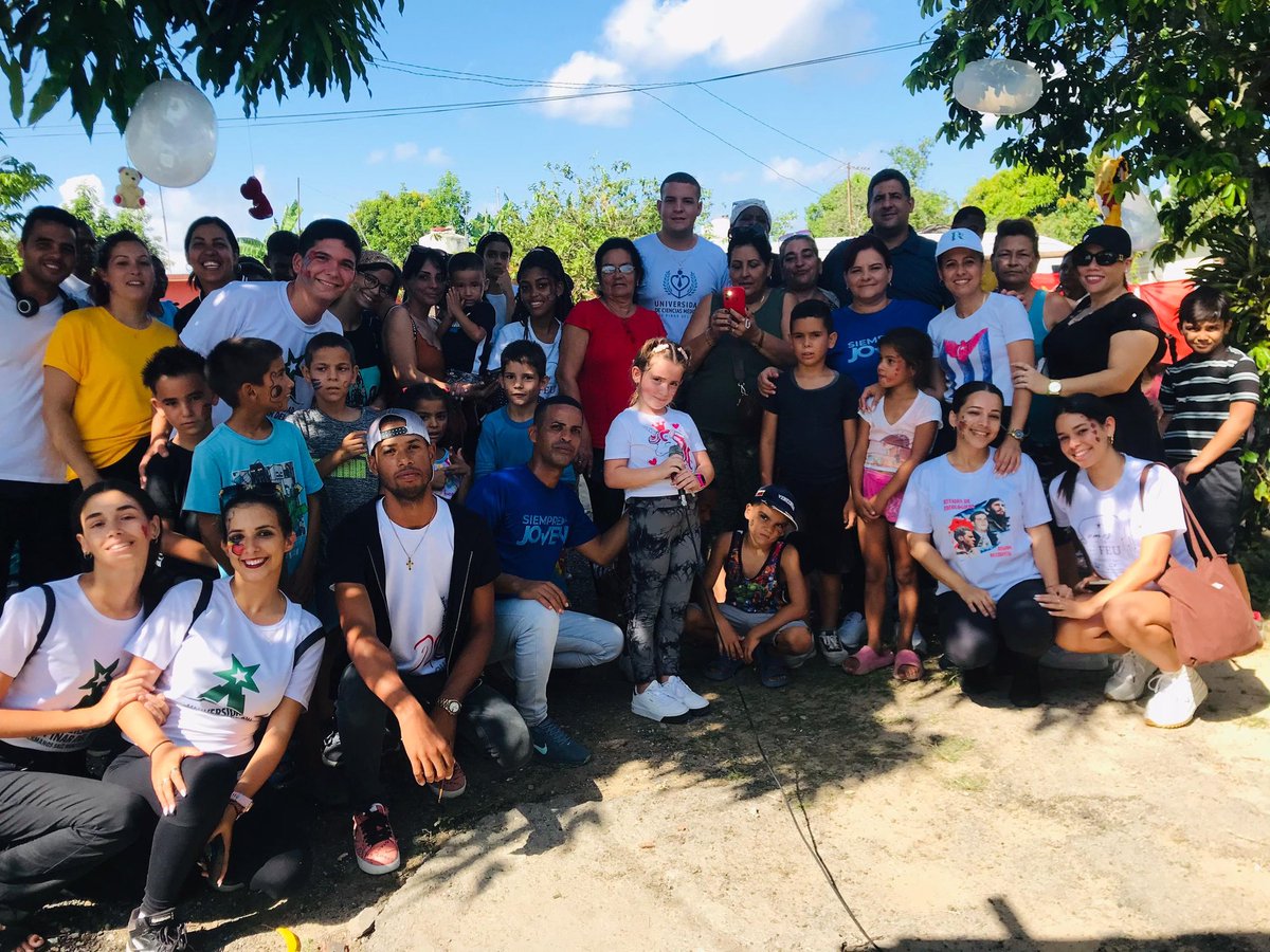 GemaLLilianG03's tweet photo. 🥰La #FEUPinareña disfrutó de un extraordinario día, lleno de risas😁 y alegría😊, junto a los más pequeños de casa👦👧
¡¡Feliz día de la Infancia!! 🥳🥰❤
#FeuUCMPinar
#FeuUPR
#InfanciaFeliz https://t.co/gEleu1DCgv