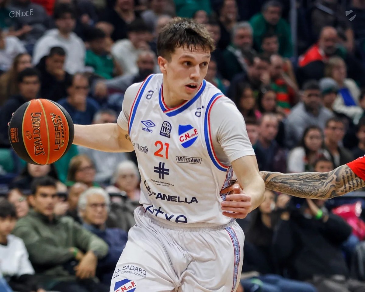 Doña, póngase de pie y aplauda a este chiquilín. Jugó unas finales excelentes, referente del plantel con solo 22 años, no negocia la actitud jamás, un motorcito. Hoy puso goles enormes en el cierre y libres que pesaban toneladas realmente.

Patricio 𝐩𝐚𝐭𝐨 Prieto 🦆