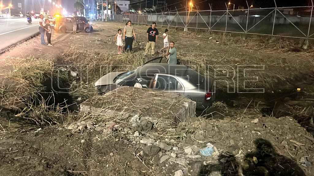 Siniestro de tránsito en la Av. Febres Cordero a la altura de la etapa Onix de la Joya, ciudadanos que se percataron del hecho ayudaron a sacar al conductor 

Usa Waze para llegar a E40 - Av. Febres Cordero: waze.com/ul/h6pxhm6rk9