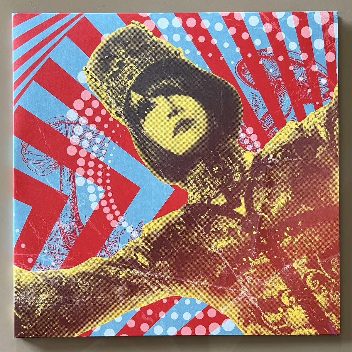 “片目”というのは、両方ある前提での片方という意味だと思うので、“一つ目”な本家のジャケは控えます😅

#片目ジャケ貼ろうぜ