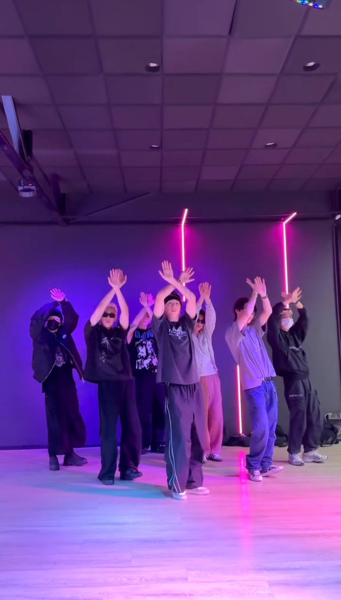 #HighAsYouChallenge with the boys! 7️⃣💚

Mark-ya, you hit 1M!
congratulations!! let's move on to the next! 🔥
and thank you, our 7️⃣💚

instagram.com/reel/DKYc3KgRf…
#MarkTuan #HighAsYou <a href="/marktuan/">Mark Tuan</a>