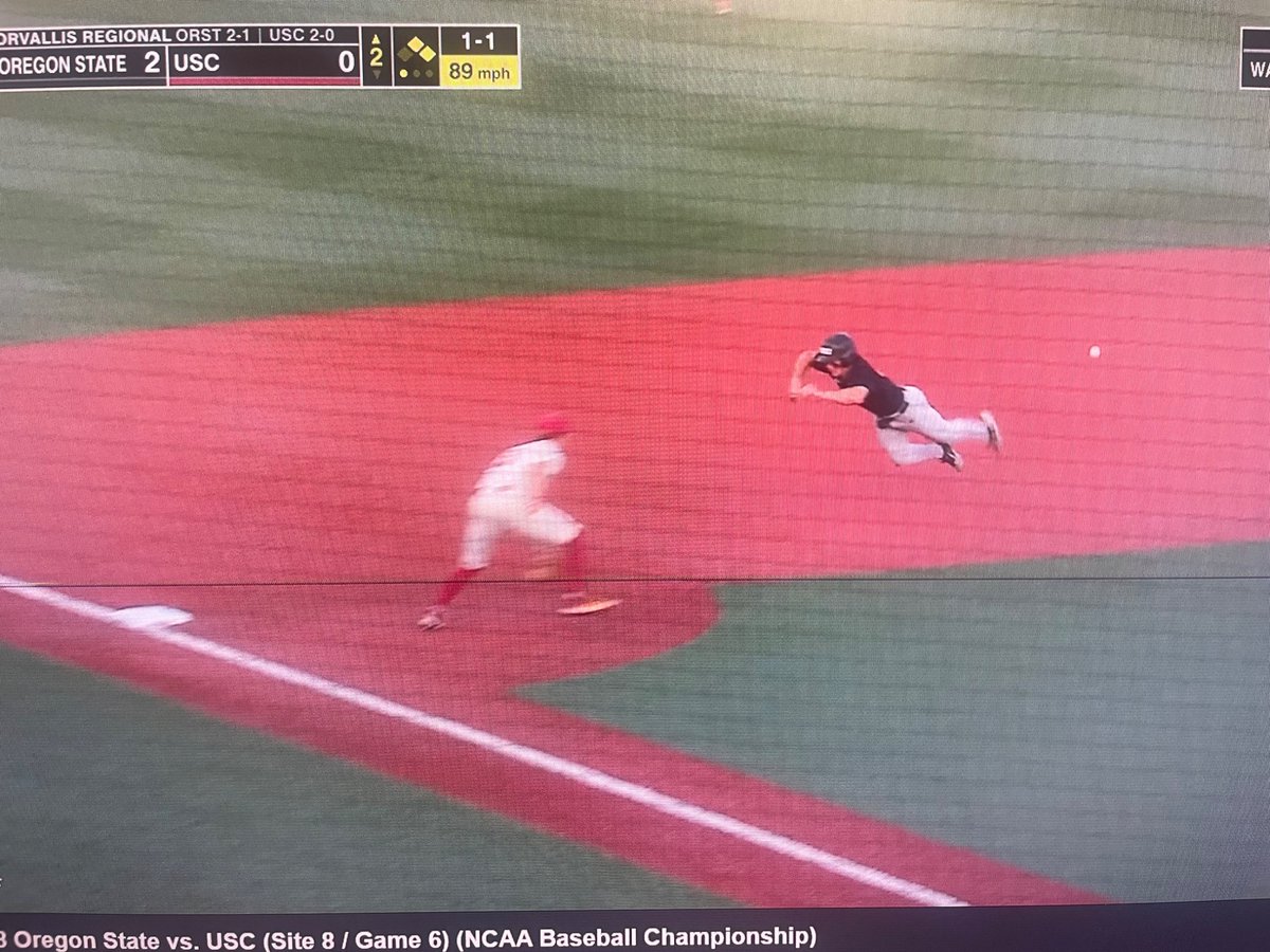 bearded_beav's tweet photo. Dally slides into third from the moon!! #GoBeavs https://t.co/vS8yJepVC7
