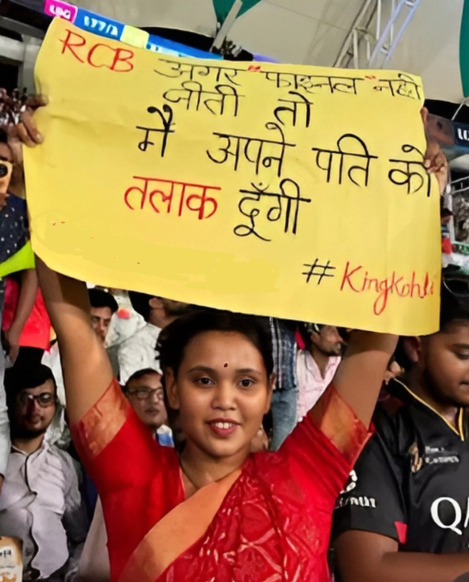 unknown_memer07's tweet photo. Ye Kese chutiye Fans Hai 😭😭😭

#RCBvsPBKS #IPLFinals https://t.co/3aj85pPgQK