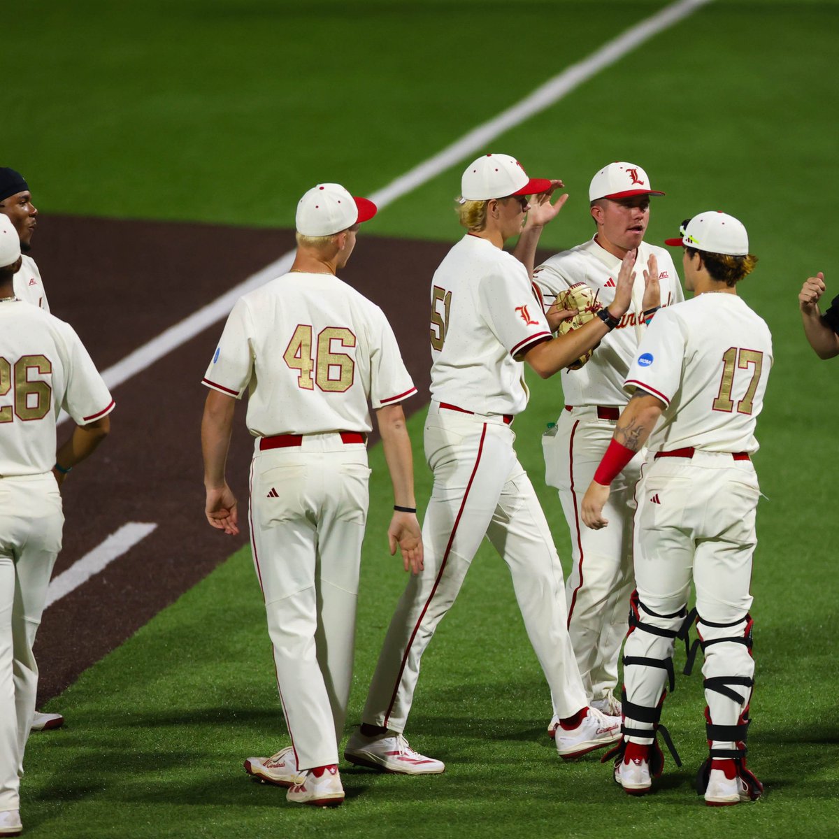 Louisville Baseball (@louisvillebsb) on Twitter photo Well deserved standing ovation from Card Nation as <a href="/ethan_eberle/">Ethan Eberle</a> exits with two on and one out in the seventh.
B7 | Cards 4, Raiders 0
#GoCards Well deserved standing ovation from Card Nation as <a href="/ethan_eberle/">Ethan Eberle</a> exits with two on and one out in the seventh.
B7 | Cards 4, Raiders 0
#GoCards