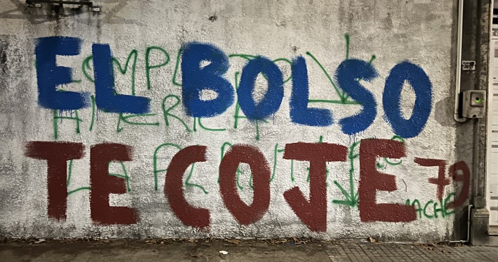 RESPETEN A LA INSTITUCIÓN DEPORTIVA MÁS GRANDE DE ESTE PAÍS. 

De atrás, a lo Nacional.