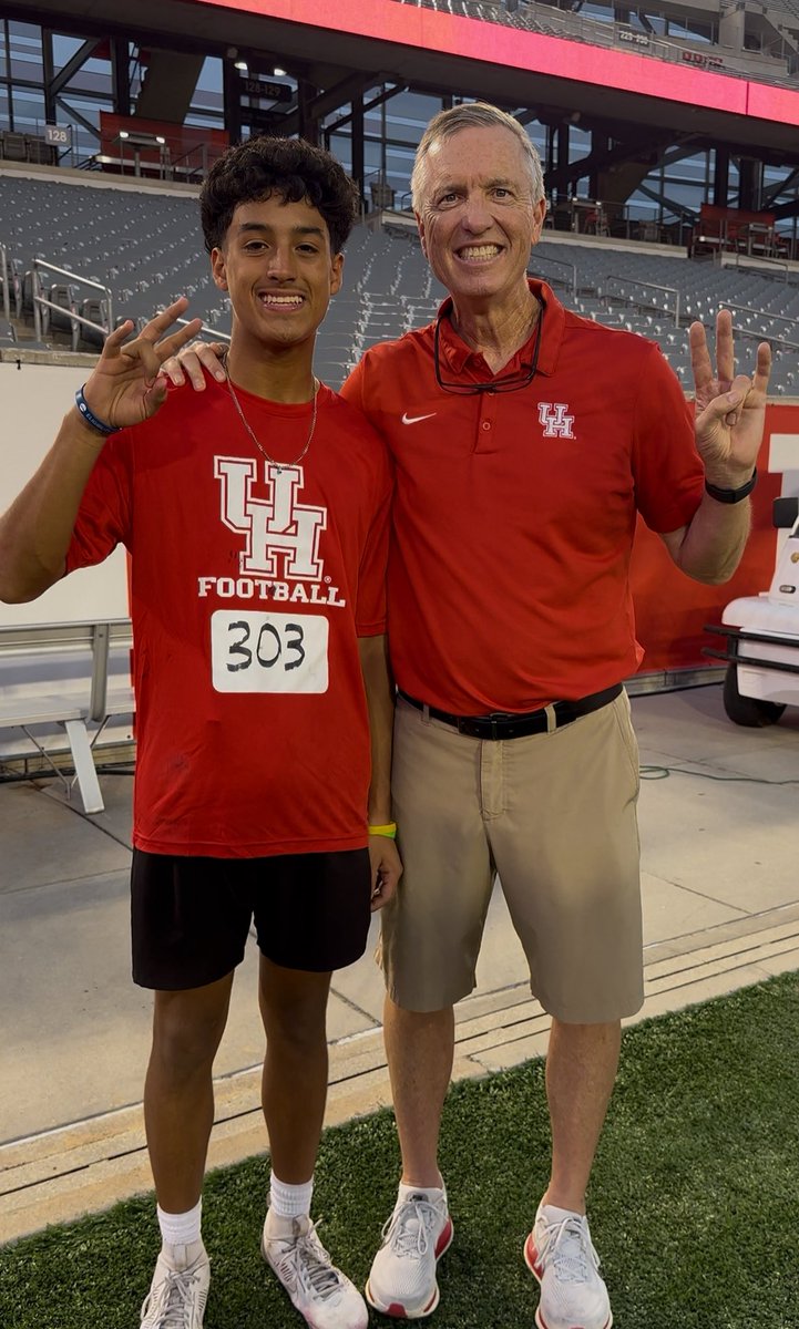 drocdelazerda11's tweet photo. Had a great time with @UHCougarFB Thank you, @CoachSherms and @CoachWEFritz  For a great camp experience. #GoCoogs @CoachEvansTXST @Coach__OMalley @coachmarktorres @CoachGonzo_7 @BudaHays_FB @CoachDeeLew https://t.co/4MnMtVJZYN