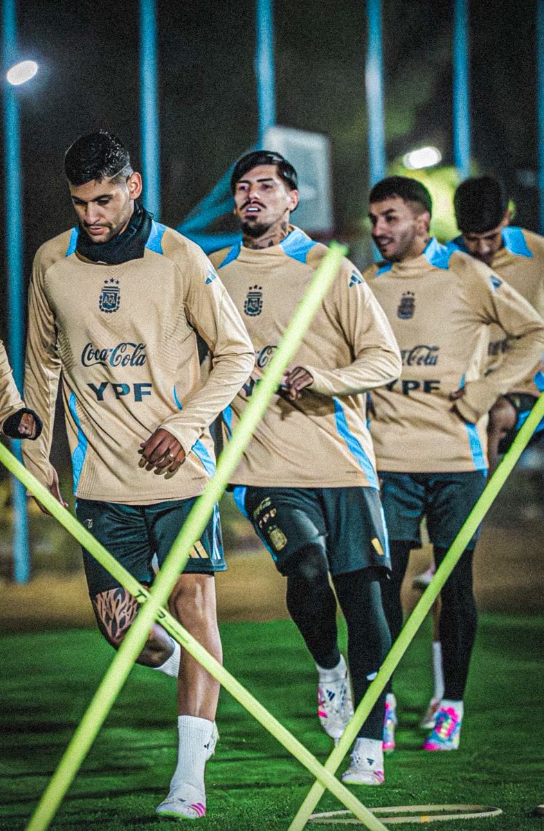 Cuti Romero y Kevin Lomónaco. 🎩🇦🇷