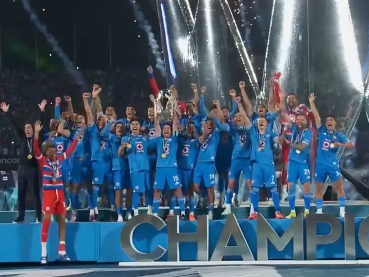 M_P_osting's tweet photo. CRUZ AZUL CAMPEÓN DE LA CONCACAF, CRUZ AZUL CAMPEÓN, ¡SOMOS CAMPEONES! 💙🚂 https://t.co/SqDJl1IwH6