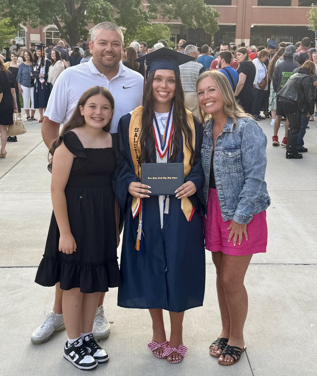 Beyond proud of Carsan Miley! She delivered a fantastic Salutatorian speech. Congratulations to the Class of 2025! 💙🤍❤️
Next stop…Rose-Hulman in the fall! 🐘