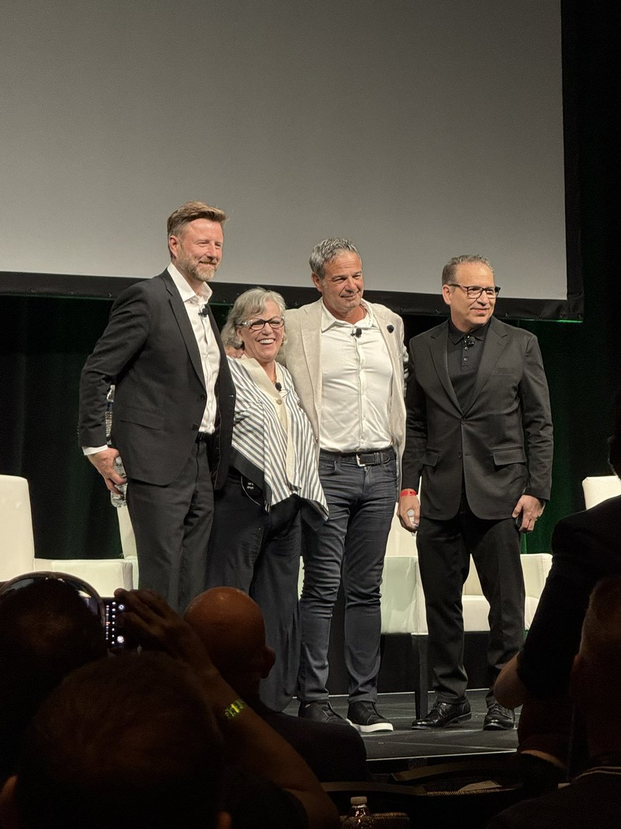 XRP Las Vegas 2025, meeting community leaders and getting to hear great panel interviews!