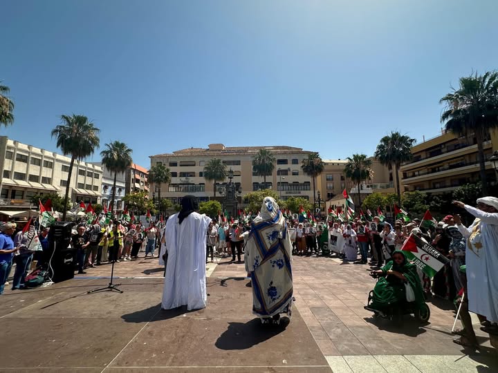 fandassahara's tweet photo. #FANDAS  agradece #voluntariado de nuestra organización y de otras amigas que dieron apoyo y acompañaron  la Marcha por la Libertad, por la liberación de los presos políticos saharauis. Claude y todas sus bravas acompañantes francesas nos han dejado una gran huella. Foto Kevin https://t.co/tc658YfUtq