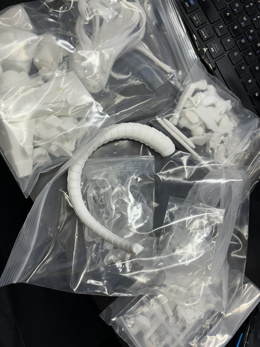 リンドウのレジン状態をチェック中！
パーツ多くて作りごたえ抜群ですねー