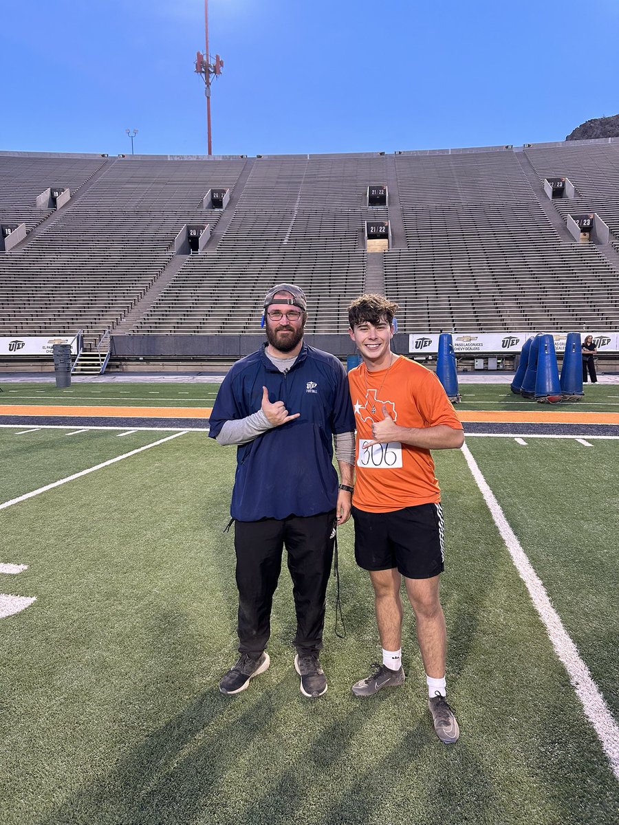 AlecHargis's tweet image. Thank you @Coach_Cotton713 for the invite. Had a solid camp, great experience kicking in the Sun Bowl. Can’t wait to come back. ⛏️⛏️⛏️
@NickGatto @coachripshwtime @CoachTMiller18 @CoachJakeHoward @DarrylDJSimon @Coach__fitz @UTEPFB @WillisWildkats1 @WildkatFootball