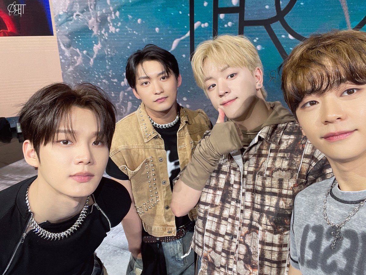 orbit5_ofcl's tweet photo. 今週もファイティン🥳

#ORβIT
#EαRTH
#YOUNGHOON https://t.co/QL7n7EEnJZ
