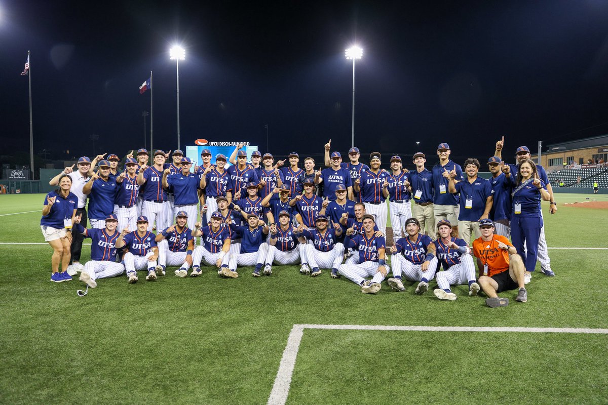 UTSABSB's tweet photo. Enjoy it!
#BirdsUp 🤙 | #LetsGo210 https://t.co/g7gskkB587