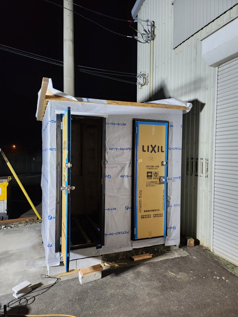 lafudokun's tweet photo. #静岡県東部 で #レンタルスタジオ を
#DIY で製作中🙋
なんかドアが着いたら一気に倉庫感が出ましたꉂ🤣𐤔

鍵付きのドアって高いんだなぁ🚪

#らふど君
#リーススアンドスマイル https://t.co/bh0qcZys2T