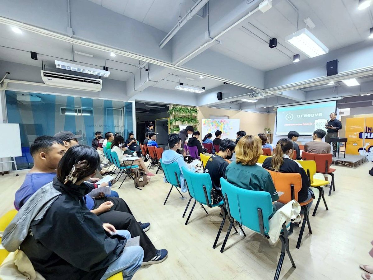 On Saturday, the Marshal team gave a presentation about #Arweave and #AO to a room full of students at Suranaree University of Technology.

Many of the students have had courses in #blockchain and had engaging questions about Arweave transaction fees, mining, and consensus.