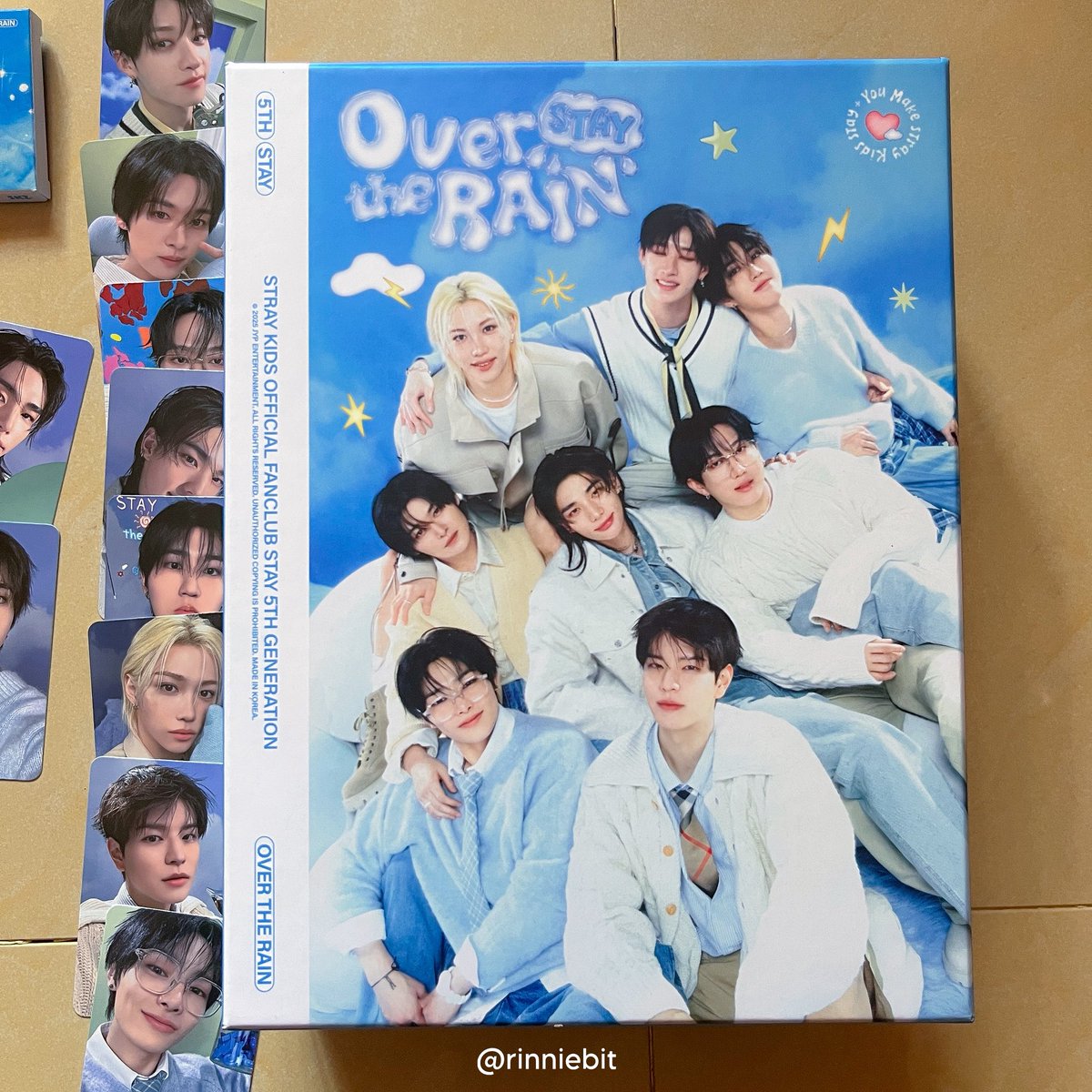 rinniebit's tweet image. finally, got my stray kids fankit! so so in love with them ❤️ #straykids #overtherain #stay #fankit #kpop