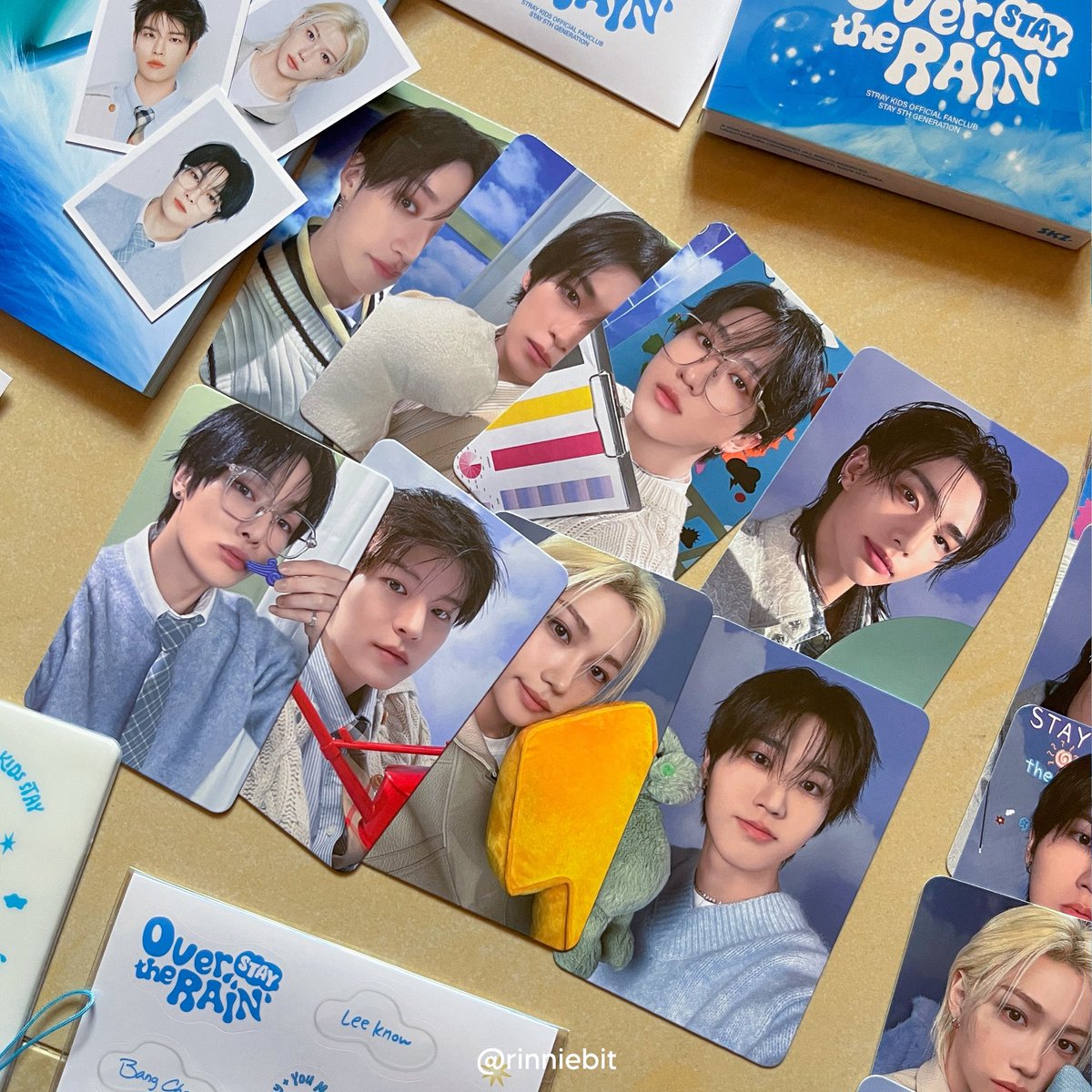 rinniebit's tweet image. finally, got my stray kids fankit! so so in love with them ❤️ #straykids #overtherain #stay #fankit #kpop