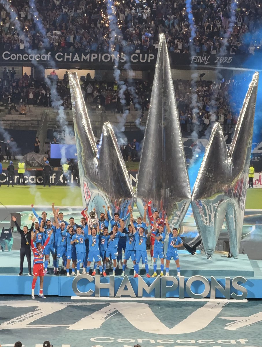 QUE VIVA LA GLORIOSA MÁQUINA DE LA CRUZ AZUL 💙❤️