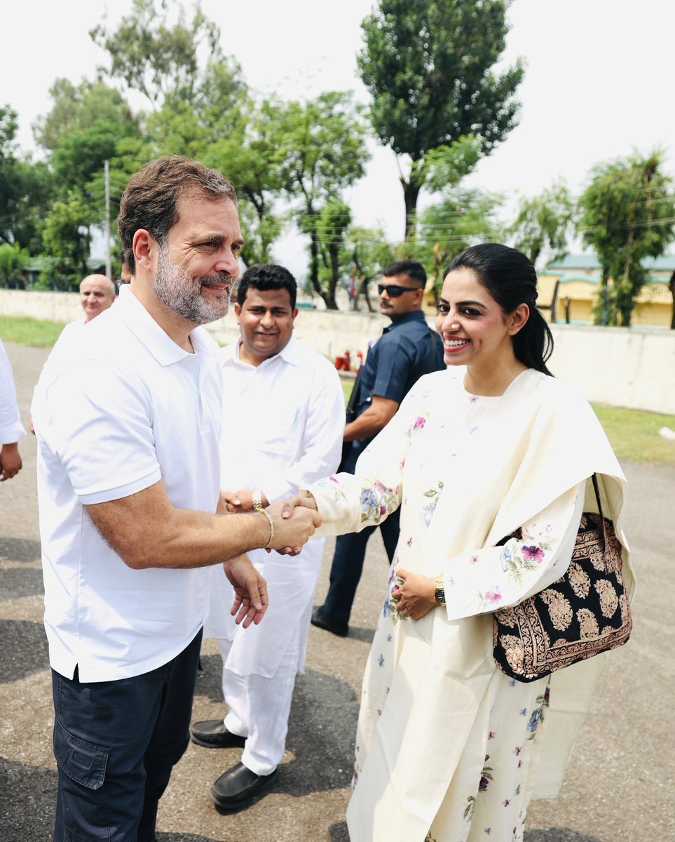 Vedprakash Gurjar Dholpur (@vedprakash_gurj) on Twitter photo आईसीसी राष्ट्रीय सचिव सुश्री <a href="/DivyaMaderna/">Divya Mahipal Maderna</a> जी AICC की तरफ़ से मध्य प्रदेश राज्य के ऑब्ज़र्वर लगने पर हार्दिक बधाई एवं शुभकामनाएँ ।
<a href="/RahulGandhi/">Rahul Gandhi</a> <a href="/kcvenugopalmp/">K C Venugopal</a> <a href="/PriyankaKharge/">Priyanka Kharge</a> <a href="/SachinPilot/">Sachin Pilot</a> आईसीसी राष्ट्रीय सचिव सुश्री <a href="/DivyaMaderna/">Divya Mahipal Maderna</a> जी AICC की तरफ़ से मध्य प्रदेश राज्य के ऑब्ज़र्वर लगने पर हार्दिक बधाई एवं शुभकामनाएँ ।
<a href="/RahulGandhi/">Rahul Gandhi</a> <a href="/kcvenugopalmp/">K C Venugopal</a> <a href="/PriyankaKharge/">Priyanka Kharge</a> <a href="/SachinPilot/">Sachin Pilot</a>