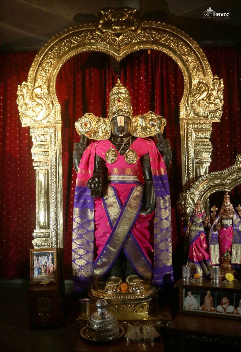 ISKCONPune's tweet photo. 🌷Mangal Arati Darshan🌷🗓02/06/2025🙏 🚩@ISKCONNVCCPune🚩
.
.
#ISKCON #ISKCONNVCC #ISKCONNVCCPune #ISKCONPune
#2ndjune #2ndjune2025 #Monday #Vrindavan
#Harinaamsankirtan #Radheshyamdas #Radheradhe
#Sankirtan #Kirtan #Mayapur #Prabhupada #iskconmandir
#GVE #GovardhanEcoVillage https://t.co/iAwi3JrB2L