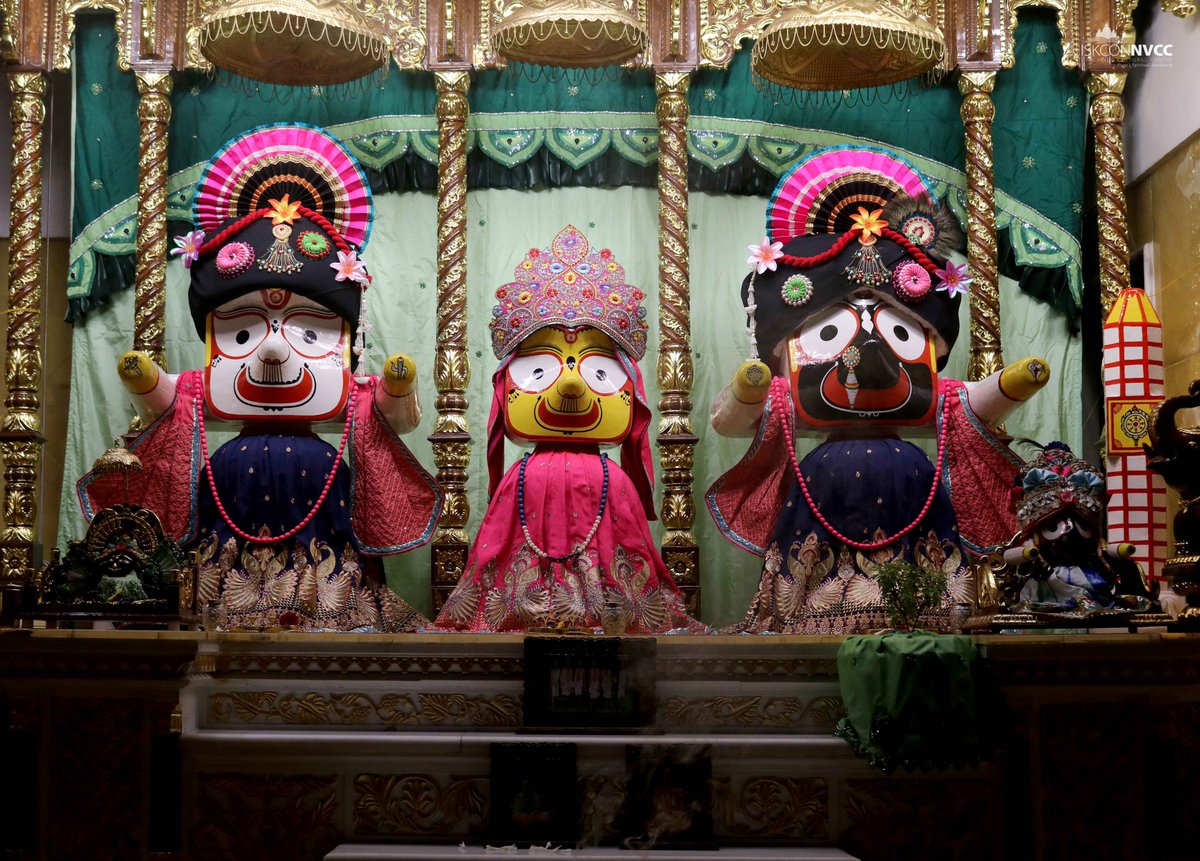 ISKCONPune's tweet photo. 🌷Mangal Arati Darshan🌷🗓02/06/2025🙏 🚩@ISKCONNVCCPune🚩
.
.
#ISKCON #ISKCONNVCC #ISKCONNVCCPune #ISKCONPune
#2ndjune #2ndjune2025 #Monday #Vrindavan
#Harinaamsankirtan #Radheshyamdas #Radheradhe
#Sankirtan #Kirtan #Mayapur #Prabhupada #iskconmandir
#GVE #GovardhanEcoVillage https://t.co/iAwi3JrB2L