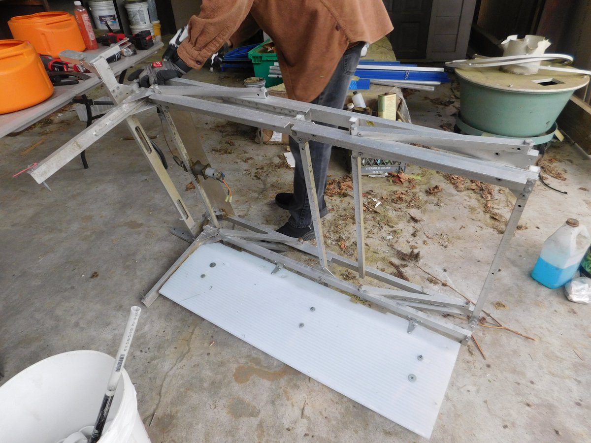 XBOT488's tweet photo. taking apart the old FRC robot parts that are stored at my house:
2004 hanging mechanism - FIRST Frenzy
2011 "Mecha Duck" Logo Motion
wheel? @madison
2007 Rack N Roll - lifting wing https://t.co/Y4E7t7xgGz