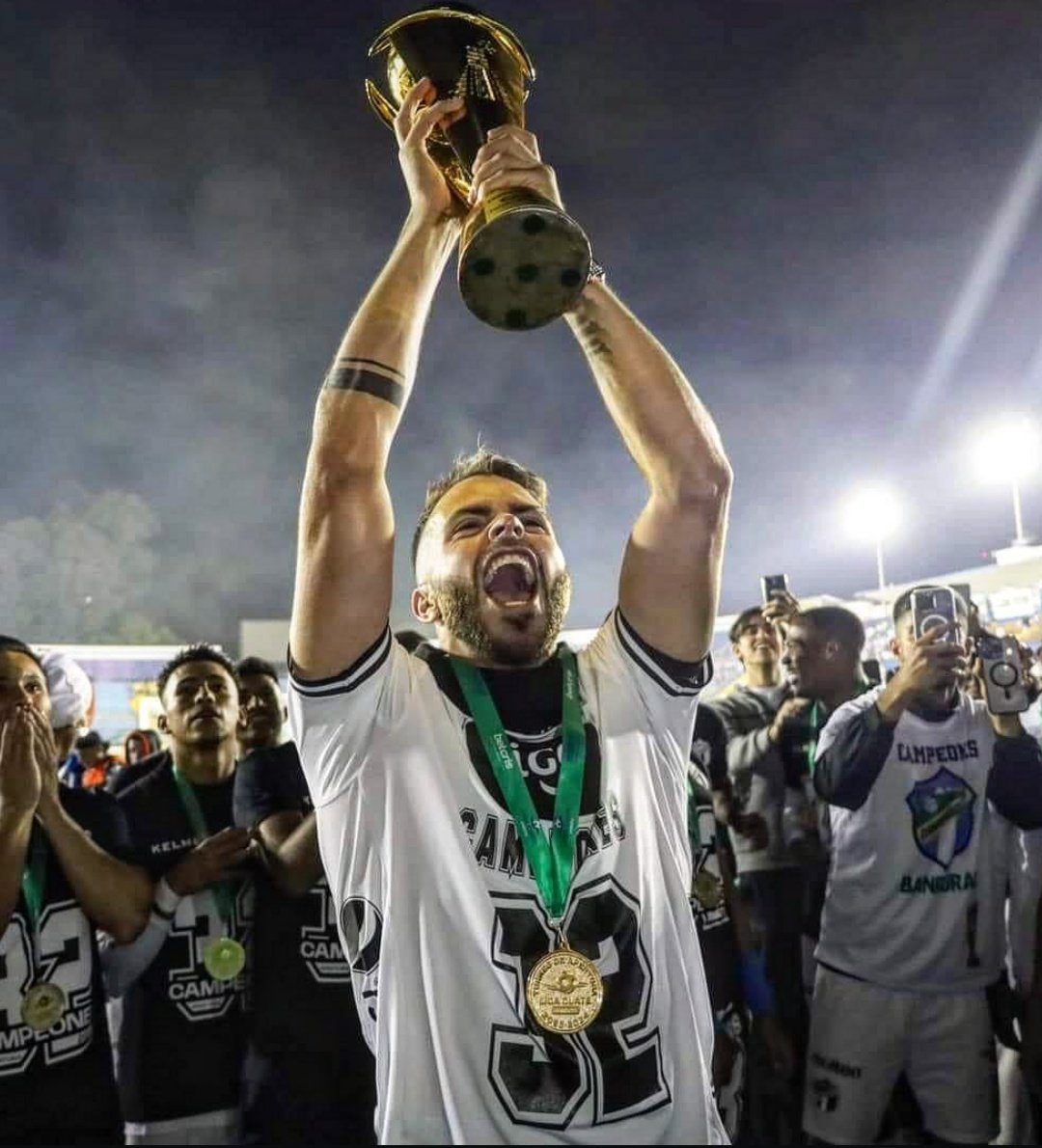 QUIEREN SER COMO PAPÁ.