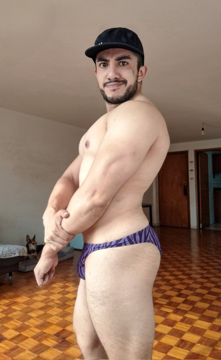 GEORGE_MHMH's tweet photo. Noches 😏😏😏 https://t.co/d8dZ5aQbM1