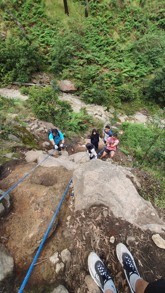 🏔 langkah dan keluh kesah berjalan beriringan ...🤣🤣