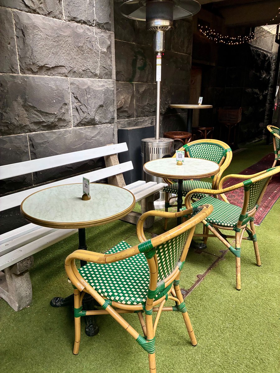 Pop on in and while away your Friday night.

The drinks are cold, the food is delicious and we've got a table waiting for you!