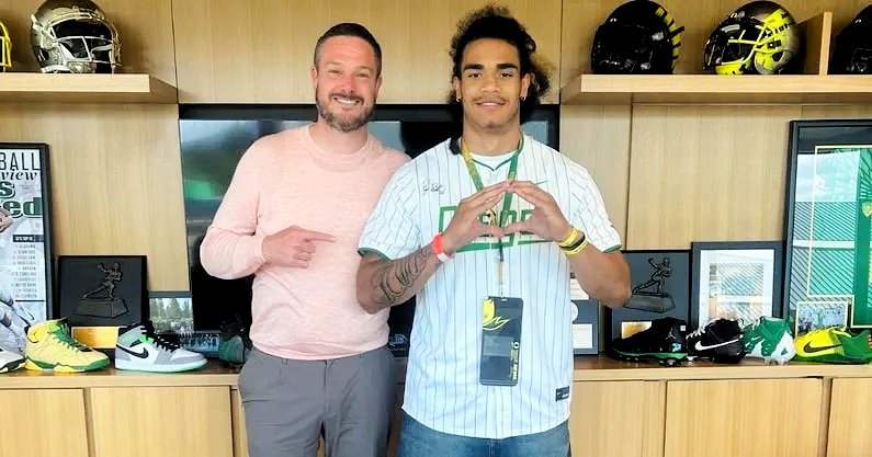 Dave Keefer (@davekeefer) on Twitter photo Four-Star 2027 EDGE Prince Tavizon (San Diego Lincoln) commits to Oregon:
Click here: bit.ly/4jrMwZL
Oregon beat out several national powers for Tavison, most notably USC, which had surged into the mix this spring.
<a href="/JUBIEPRINCEE/">Ernesto Prince Tavizon</a> <a href="/THEHIVEFB/">LINCOLN HORNETS FOOTBALL</a> <a href="/ERNIE_SD/">“Money Can’t Buy Life” -Bob Marley</a> <a href="/M9ThaCoach/">Mike Jones</a> Four-Star 2027 EDGE Prince Tavizon (San Diego Lincoln) commits to Oregon:
Click here: bit.ly/4jrMwZL
Oregon beat out several national powers for Tavison, most notably USC, which had surged into the mix this spring.
<a href="/JUBIEPRINCEE/">Ernesto Prince Tavizon</a> <a href="/THEHIVEFB/">LINCOLN HORNETS FOOTBALL</a> <a href="/ERNIE_SD/">“Money Can’t Buy Life” -Bob Marley</a> <a href="/M9ThaCoach/">Mike Jones</a>