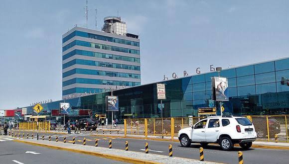MigSalino's tweet photo. ¿No sería mejor mantener funcionando el antiguo aeropuerto Jorge Chávez para vuelos nacionales? https://t.co/xJVumnObCs