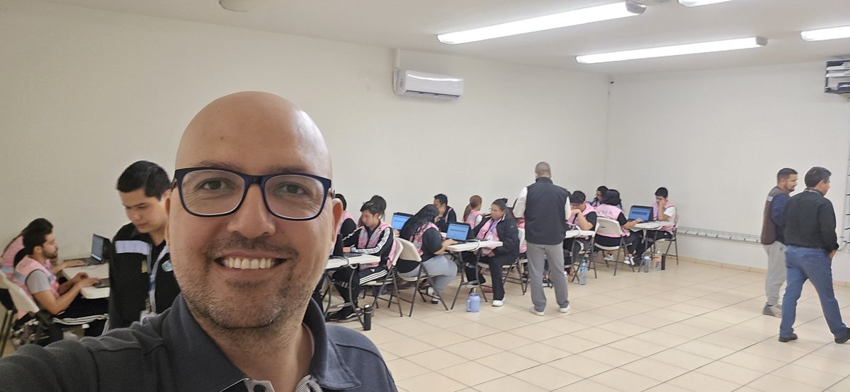 En uno de los pilares del #PREPDurango, estamos en el Centro de Captura y Verificación, como pueden ver en prepdurango2025.mx a 4 horas de iniciado, ya tenemos un avance muy importante en la captura de información. Vamos por el 100%