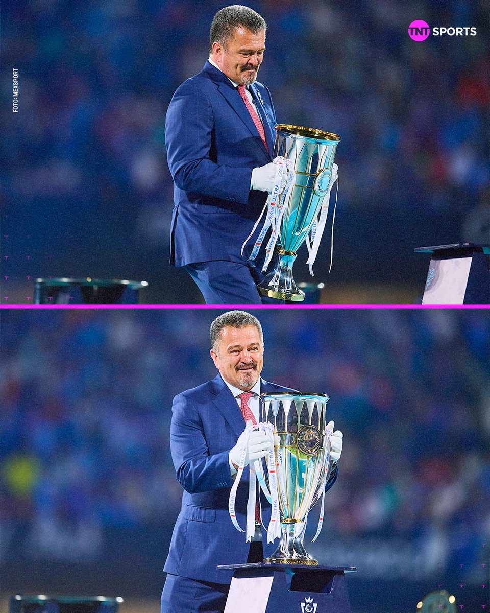 ¡La felicidad de Carlos Hermosillo al ver a su Cruz Azul Campeón de Concacaf! 🏆🥹