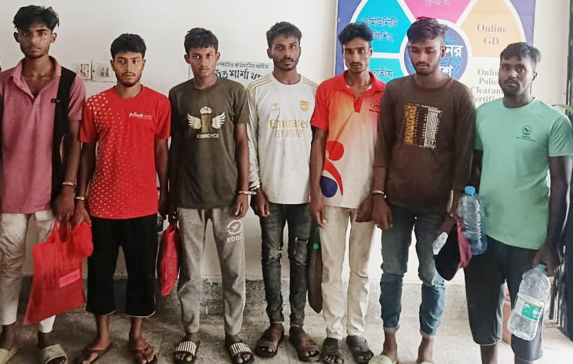 যশোরের শার্শায় চুরির অভিযোগে গাছের সাথে ঝুলিয়ে অমানবিক নির্যাতন, ৭ জন আটক